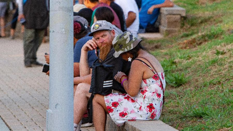 Polisi dan Ambulans bergegas menuju lokasi penembakan di sebuah festival makanan di California, Amerika Serikat.