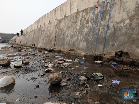 Jokowi Pastikan Proyek Tanggul Laut Anti Banjir Dki Berlanjut<script async src=