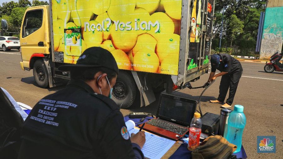 AirVisual yang merupakan situs penyedia peta polusi daring harian kota-kota besar di dunia, menempatkan Jakarta pada urutan pertama