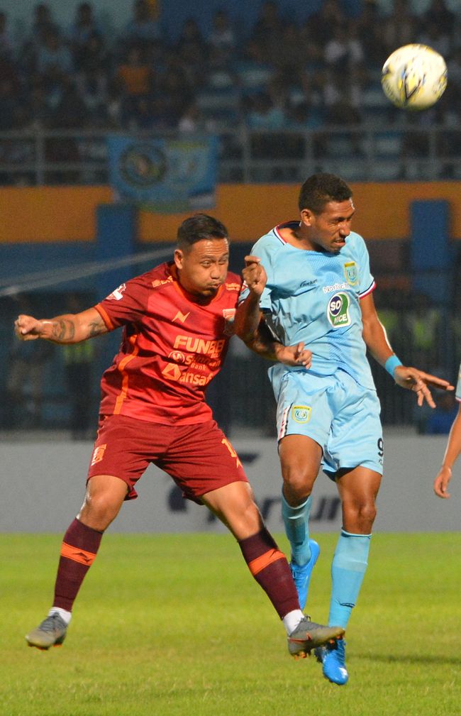 Wasit Persela vs Borneo Lari Terbirit-birit Dikejar Penonton