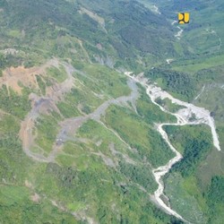 Pak Menteri, Kenapa Jalan Perbatasan Papua Tak Semua Diaspal?