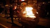 Bara demonstrasi di Hong Kong masih terus menyala dan kembali menyulut kerusuhan pada akhir pekan lalu. (Reuters/Edgar Su)