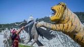 Padahal sejumlah tempat wisata di Lembang tetap buka namun pengunjung memilih menunda atau membatalkan kunjungannya karena erupsi Gunung Tangkuban Perahu. (ANTARA FOTO/Raisan Al Farisi/aww)
