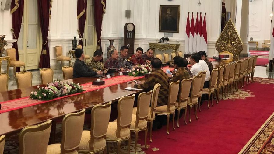 Presiden Joko Widodo (Jokowi) pada hari ini menerima pimpinan Softbank, Tokopedia dan Grab Indonesia di Istana Merdeka, Jakarta, Senin (29/7/2019).