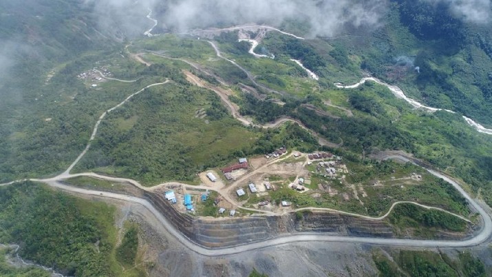 Foto udara pemandangan jalan Trans Papua (Dok. Kementerian PUPR)