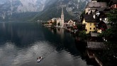 Hallstatt adalah kota kecil di distrik Gmunden, Austria. (REUTERS/Lisi Niesner)