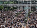 Demonstran Hong Kong Tantang Polisi dengan Taktik Baru