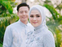 Cut Meyriska dan Roger Danuarta Kini Resmi Jadi Suami-Istri Cut Meyriska dan Roger Danuarta Kini Resmi Jadi Suami-Istri