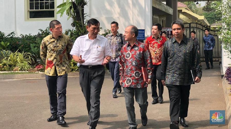 Setelah sekitar setahun dibujuk oleh Pemerintah Indonesia, akhirnya Grab bersedia untuk membuka kantor pusat di Jakarta.