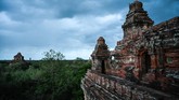 Setiap tahunnya sebanyak 300 ribu turis mancanegara mendatangi Bagan. (AFP Photo/Ye Aung Thu)
