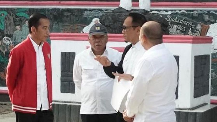 Presiden Joko Widodo (Jokowi)melarang seluruh menteri kabinet kerja untuk mengeluarkan kebijakan hingga Oktober 2019.