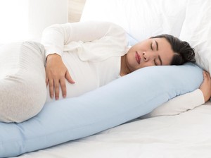 Posisi Tidur Ibu Hamil yang Nyaman dan Aman untuk Janin