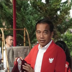 Manufaktur tak Bisa Diharapkan, Mesin Ekonomi Cuma Konsumsi?