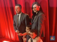 Deretan Artis Melenggang di Karpet Merah HUT ke-16 Insert