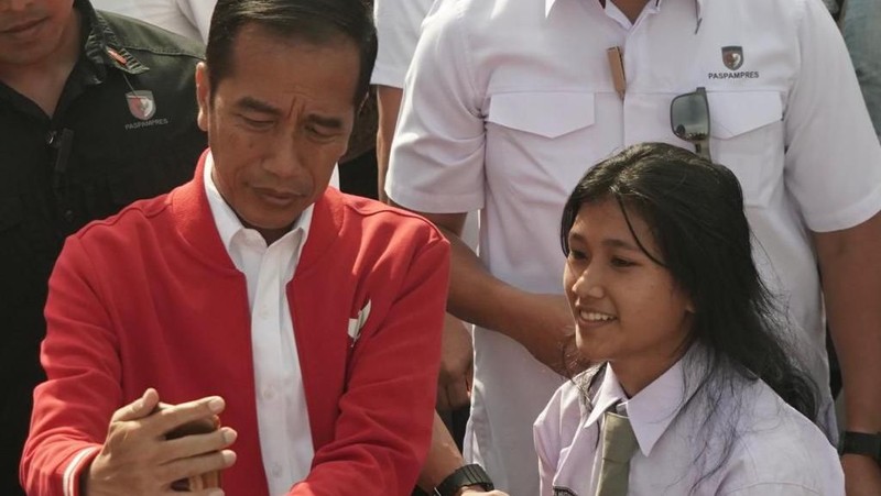 Presiden Joko Widodo mengunjungi kawasan wisata Salib Kasih di Kabupaten Tapanuli Utara, Provinsi Sumatera Utara, Selasa (30/7/2019).