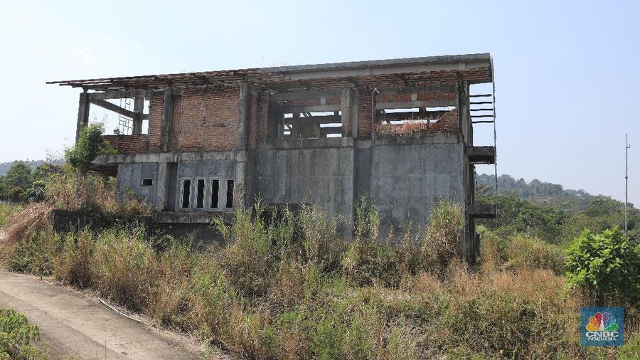 Suasana proyek Proyek Wisma Atlet di Bukit Hambalang, Kab.Bogor Jawa Barat, Rabu (31/7/2019). (CNBC Indonesia/Andrean Kristianto)