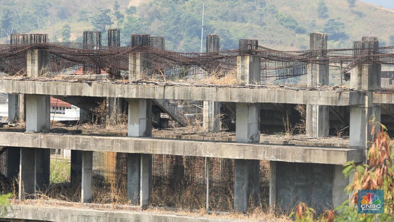 Suasana proyek Proyek Wisma Atlet di Bukit Hambalang, Kab.Bogor Jawa Barat, Rabu (31/7/2019). (CNBC Indonesia/Andrean Kristianto)