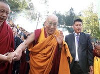 Heboh Dalai Lama Minta Bocah Isap Lidahnya, Kok Bisa?