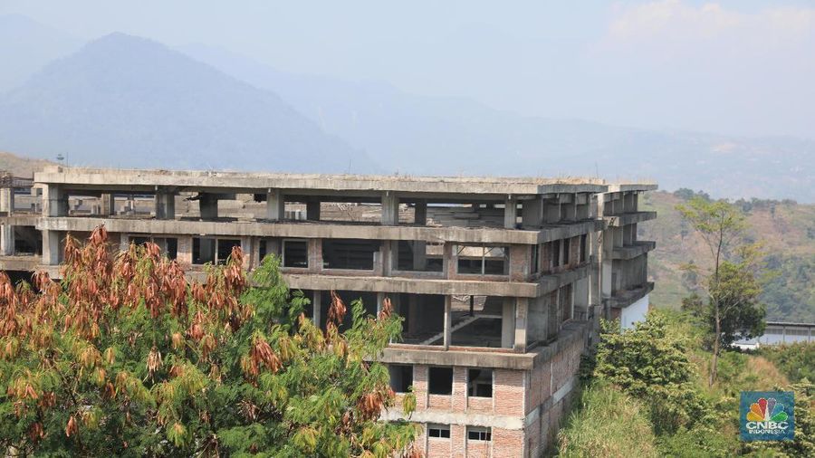 Suasana proyek Proyek Wisma Atlet di Bukit Hambalang, Kab.Bogor Jawa Barat, Rabu (31/7/2019). (²©²ÊÍøÕ¾/Andrean Kristianto)