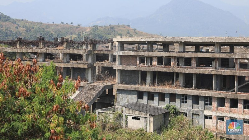 Suasana proyek Proyek Wisma Atlet di Bukit Hambalang, Kab.Bogor Jawa Barat, Rabu (31/7/2019). (CNBC Indonesia/Andrean Kristianto)