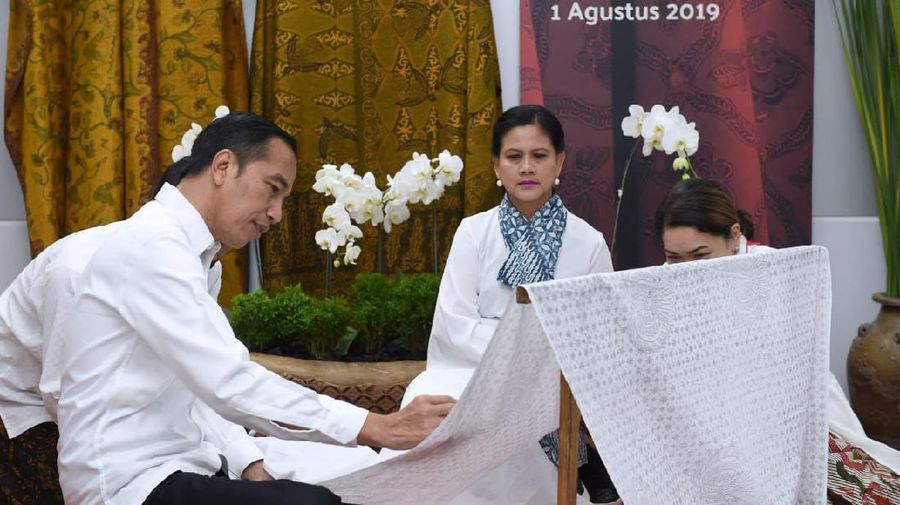 Kain batik tersebut akan dijadikan bahan perkenalan budaya Indonesia sebagai salah satu alat diplomasi pada pertemuan internasional.