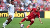 Xherdan Shaqiri juga kembali ditampilkan Juergen Klopp. Pemain asal Swiss itu diganti James Milner pada menit ke-30 atau sembilan menit setelah The Reds unggul 2-1 berkat gol bunuh diri Joachim Andersen. (REUTERS/Denis Balibouse)