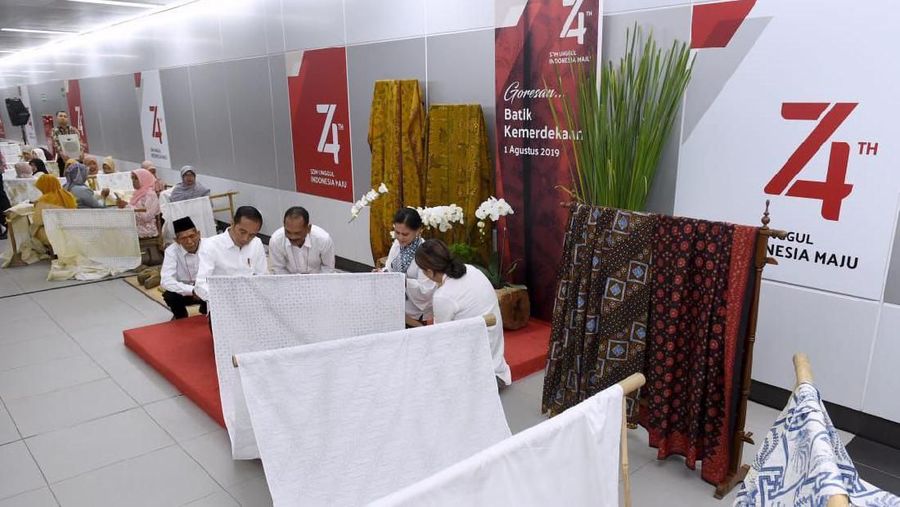 Kain batik tersebut akan dijadikan bahan perkenalan budaya Indonesia sebagai salah satu alat diplomasi pada pertemuan internasional.
