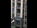 VIDEO: Detik-detik Bocah di China Jatuh dari Balkon