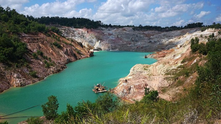 Suasana pemandangan tambang terbuka PT Timah di Pemali, Pulau Bangka, Indonesia, 25 Juli 2019. REUTERS / Fransiska Nangoy A general view PT Timah's open pit mine in Pemali, Bangka island, Indonesia, July 25, 2019. REUTERS/Fransiska Nangoy