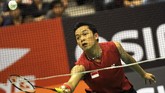 Dalam perjalanan kariernya, Taufik juga tak lepas dari kontroversi. Ia hanya mau dilatih Mulyo Handoyo, pelatih yang membantunya merebut emas Olimpiade. (AFP PHOTO/ROSLAN RAHMAN)
