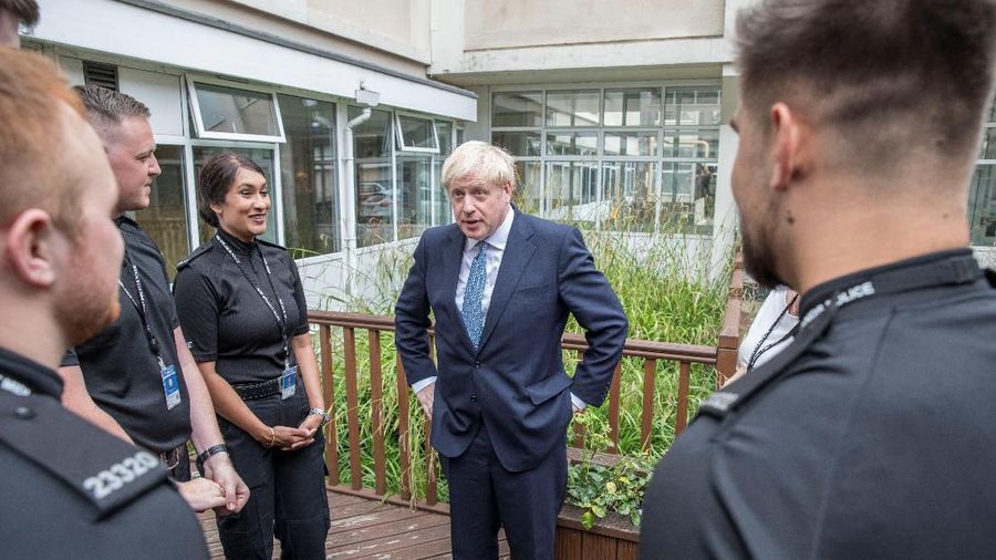 Setelah pengunduran diri Theresa May, Boris Johnson berhasil menapai karier sebagai perdana menteri terpilih.