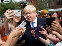 Trump dan Johnson Bertemu Perdana di KTT G7