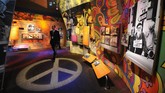 Kini, Woodstock 50 sudah dipastikan batal sehingga perayaan setengah abad festival musik legendaris itu hanya sekadar memori. Sejumlah memori itu pun terpatri di Museum Woodstock. (AFP PHOTO/Emmanuel Dunand)