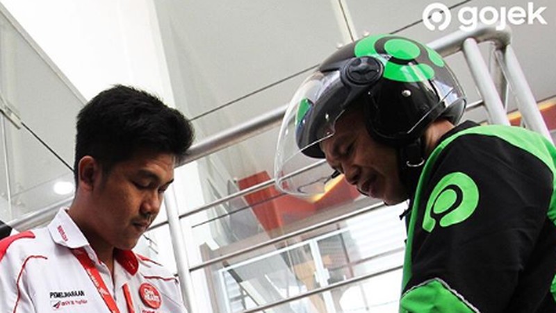PT. Astra Internasional Tbk. (ASII) dan Gojek resmi berkolaborasi untuk operasikan unit Honda PCX Listrik buat angkut penumpang.