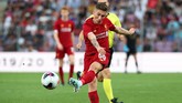Pemain baru Harry Wilson membawa Liverpool unggul 3-1 atas Lyon melalui gol pada menit ke-53. (REUTERS/Denis Balibouse)