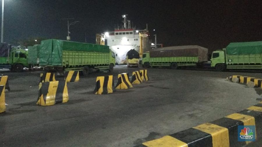 Kondisi penyeberangan lintas Merak-Bakauheni saat ini masih beroperasi normal meski sempat ada gempa dan peringatan tsunami.