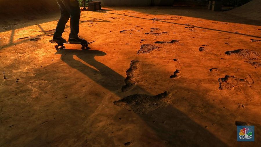 Arena Skatepark ini dibangun menghabiskan dana Rp 800 juta namun kondisinya tak menjamin keselamatan para pemain.