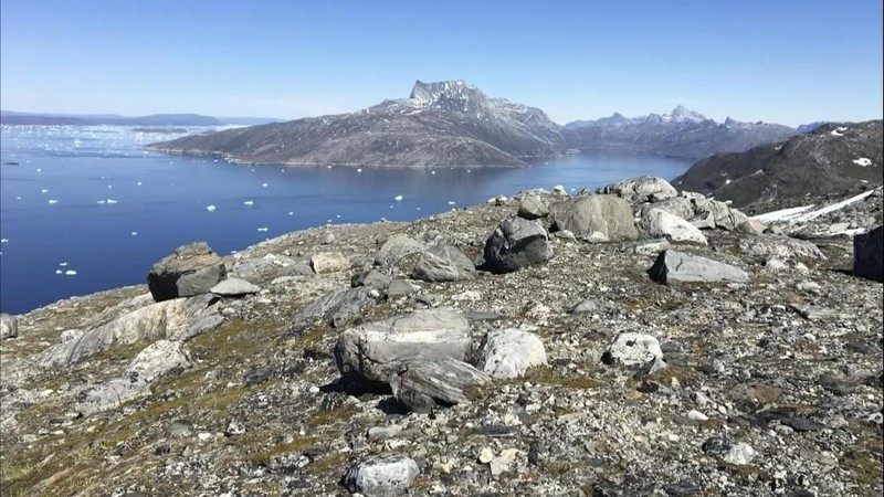 Gelombang panas yang terjadi di Eropa seminggu yang lalu menerjang Greenland, mencairkan lapisan es besar-besaran.
