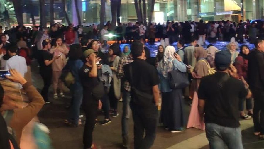 Masyarakat di Indonesia harus mulai berhati-hati untuk mengungkap dan menyebar data pribadi orang lain.