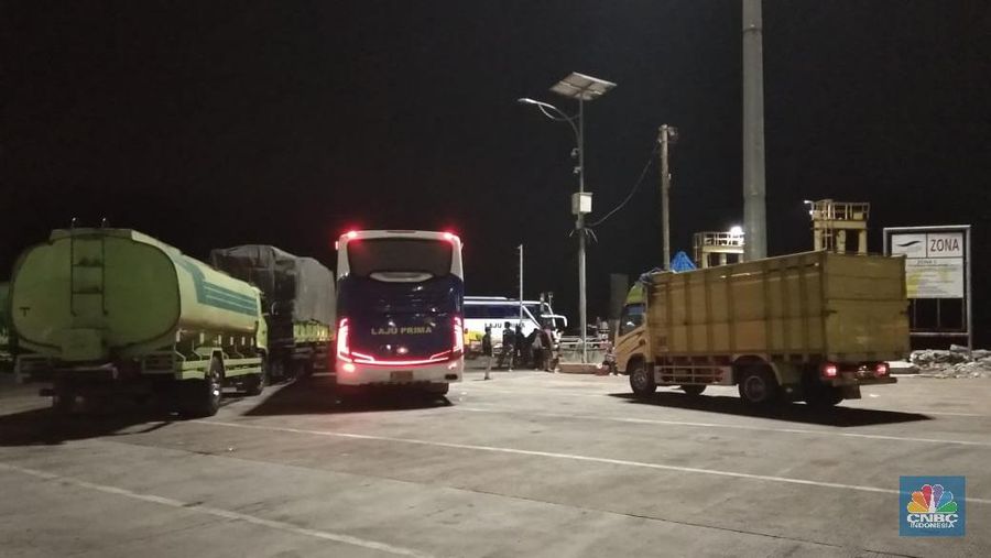 Kondisi penyeberangan lintas Merak-Bakauheni saat ini masih beroperasi normal meski sempat ada gempa dan peringatan tsunami.