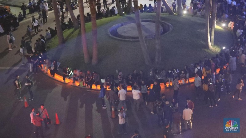 Gempa dirasakan oleh warga di dalam gedung perkantoran wilayah Tendean, Jakarta Selatan.