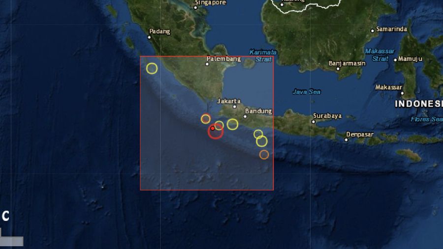 Gempa bumi M 7,4 di Banten membuat warga di Pandeglang mengungsi ke dataran tinggi.