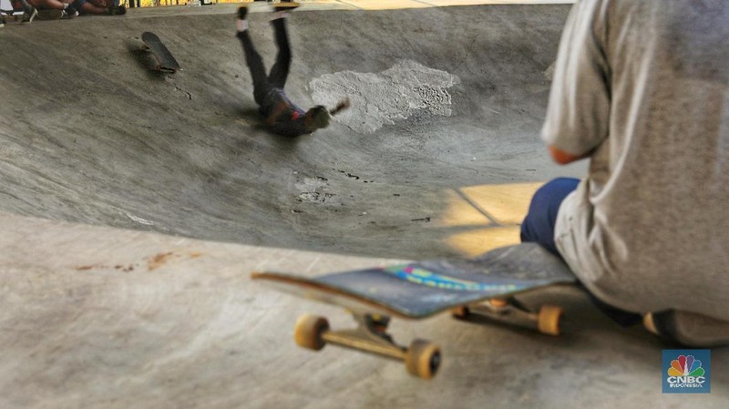 Arena Skatepark ini dibangun menghabiskan dana Rp 800 juta namun kondisinya tak menjamin keselamatan para pemain.