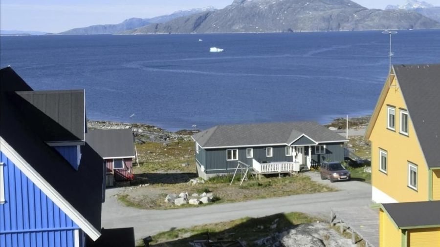 Gelombang panas yang terjadi di Eropa seminggu yang lalu menerjang Greenland, mencairkan lapisan es besar-besaran.