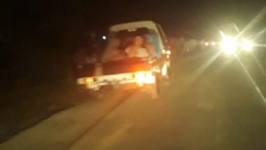 Selain mati lampu, warga kesulitan akses berkomunikasi.