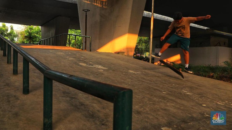 Arena Skatepark ini dibangun menghabiskan dana Rp 800 juta namun kondisinya tak menjamin keselamatan para pemain.
