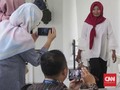Senyum Baiq Nuril Mengembang Terima Keppres Amnesti Jokowi