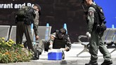 Wakil juru bicara Kepolisian Thailand, Krisana Pattanacharoen, menuturkan keamanan di sekitar lokasi pertemuan ASEAN semakin diperketat. (Photo by Lillian SUWANRUMPHA / AFP)