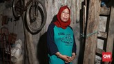 Rini, guru Kelompok Belajar Anak (KBA) Bersama. KBA Bersama merupakan program pendidikan usia dini khusus untuk warga kampung kumuh. Seorang siswa dari KBA cukup membayar Rp2 ribu/perhari. Rini tinggal di Rumah Susun Waduk Pluit karena rumahnya di Muara Baru digusur. CNN Indonesia/Andry Novelino