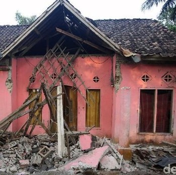Penampakan Kerusakan Rumah Warga Akibat Gempa Banten